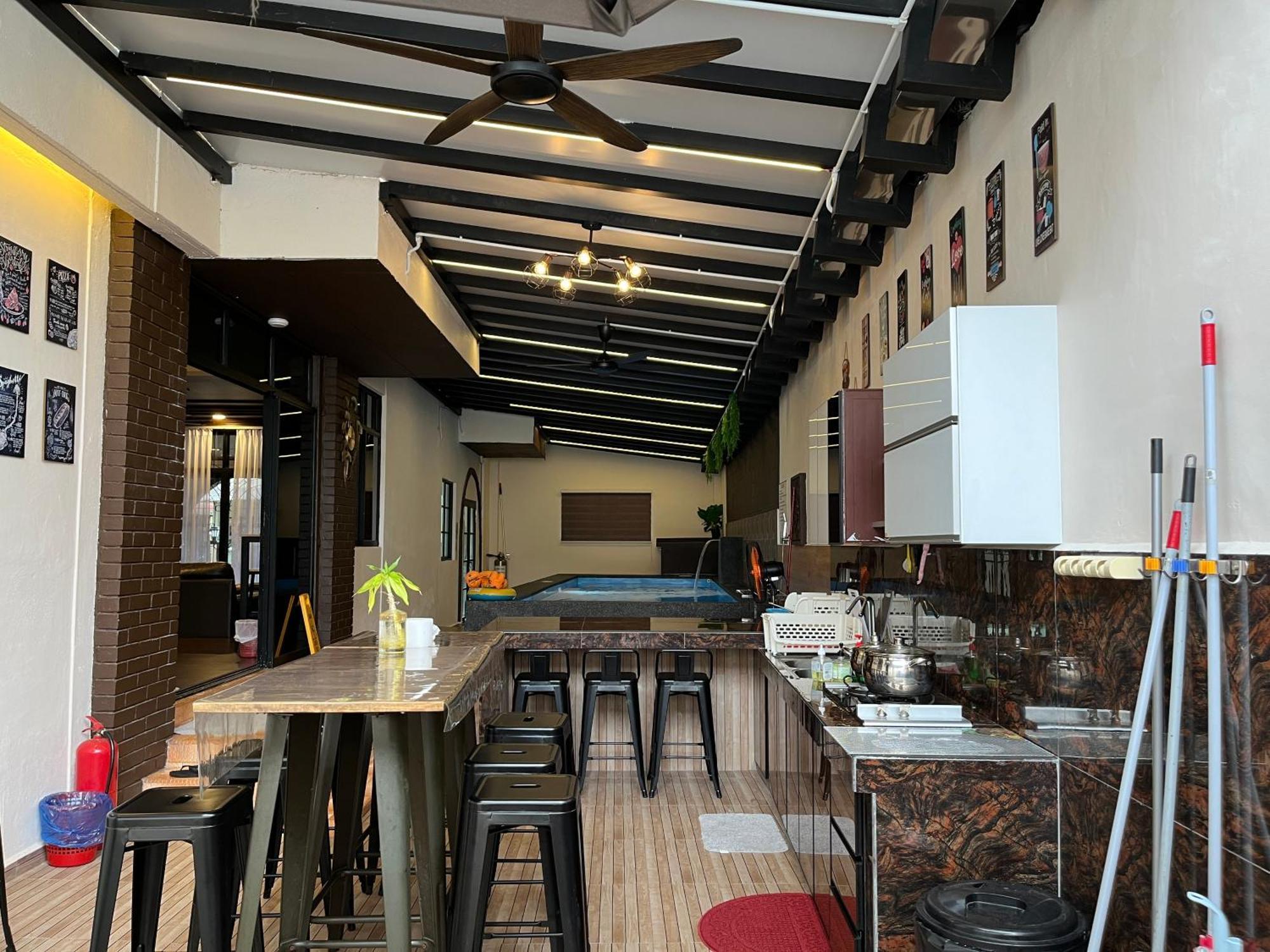Klebang 25pax 6bedroom Indoor Pool Full Airconditioned Near Town * Malacca